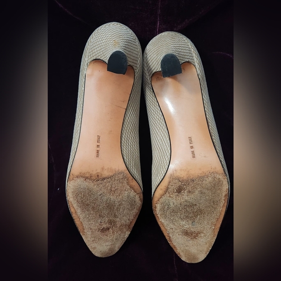 Ferragamo Cream Pumps Size 12 with some small spots (see photo) - Picture 4 of 8